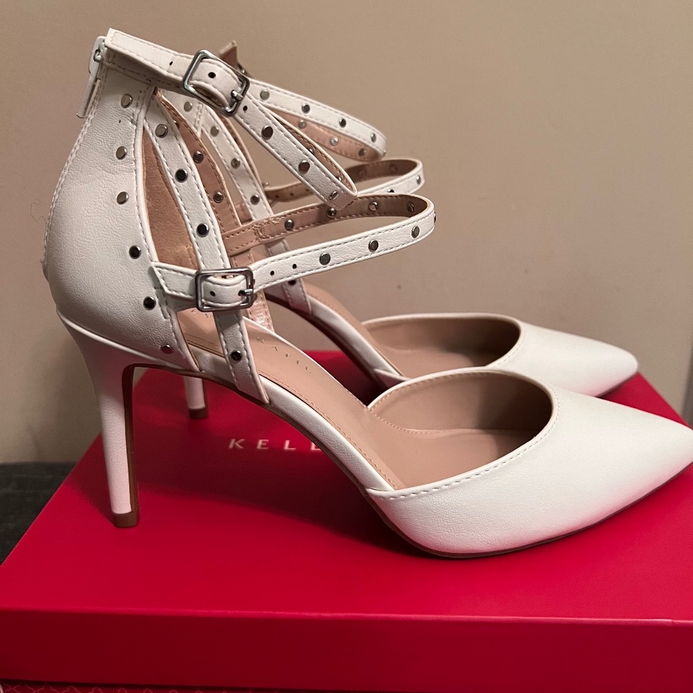 Kelly & Katie Borola Pumps